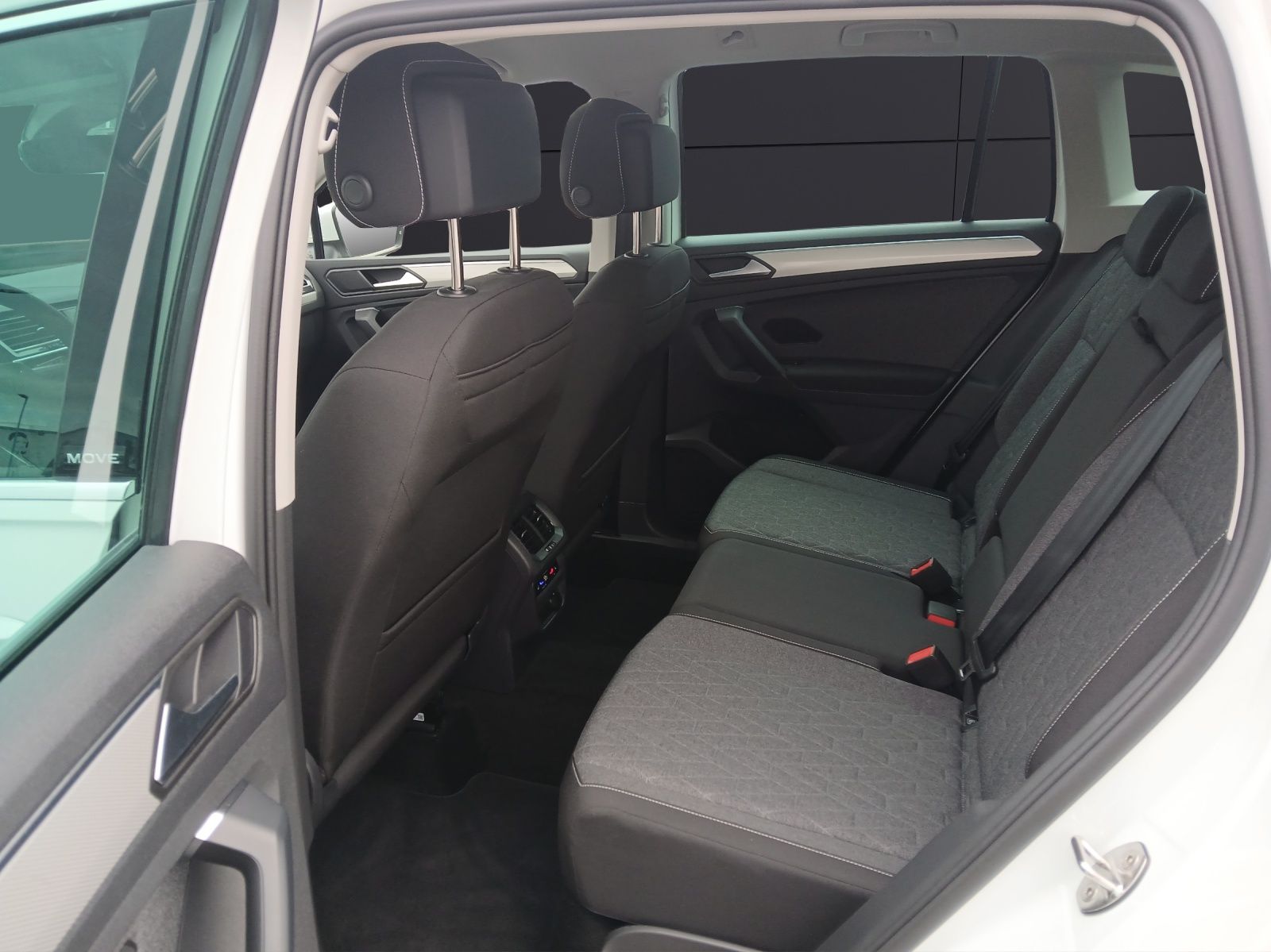 Fahrzeugabbildung Volkswagen Tiguan TSI Move DSG LED Navi ACC RFK SH LM