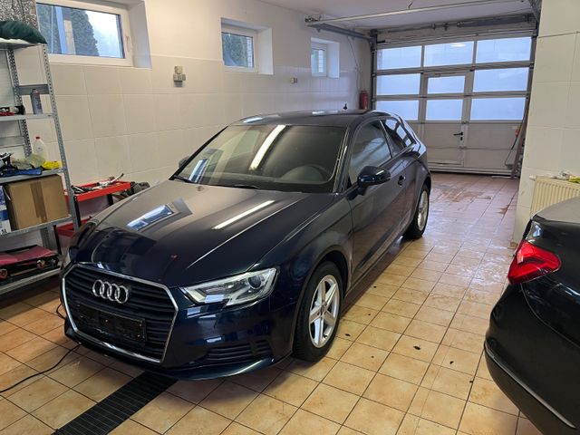 AUDI A3 1.6 TDI S tronic -