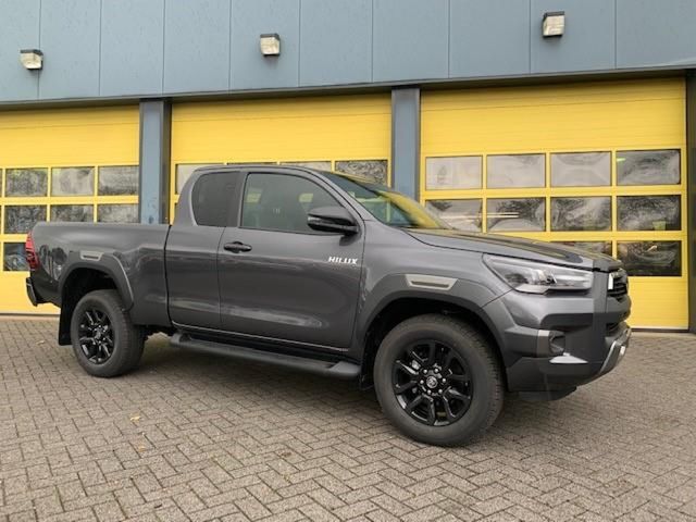 Toyota Hilux 2.8 D-4D Xtra Cab Invincible