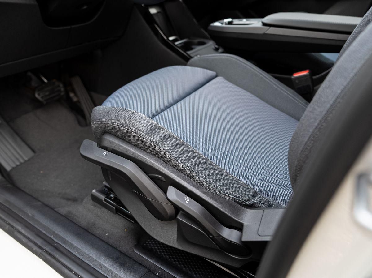 BMW 220d Active Tourer AHK 17 aLED PANO Sportsitze foto 9