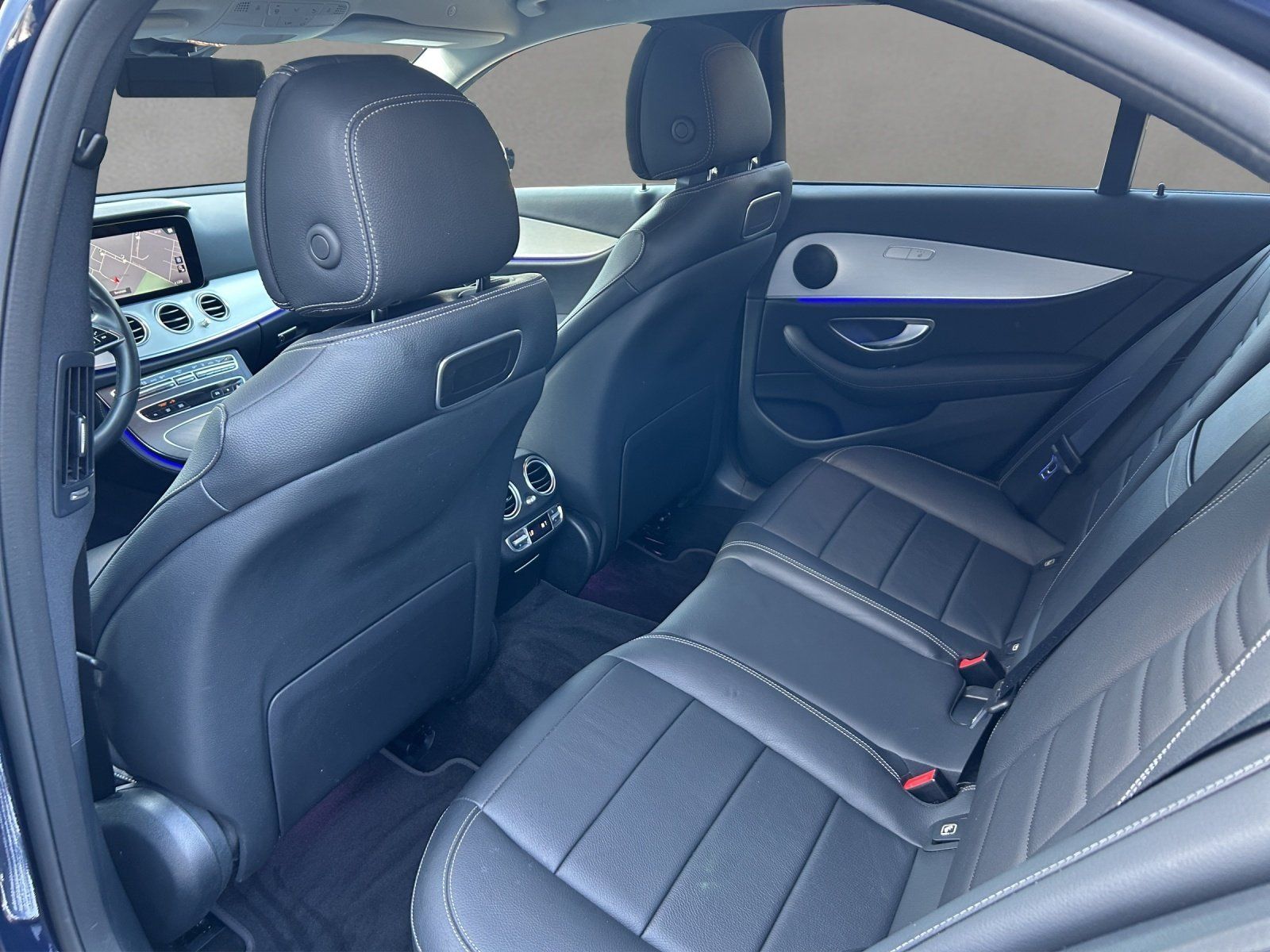 Fahrzeugabbildung Mercedes-Benz E300de 4M Avantg DISTRO Memo ABC Masage TV KeyGo