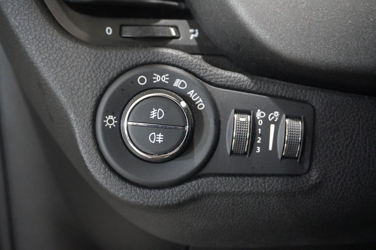 Fahrzeugabbildung Fiat 500X 1.3T CROSS DCT NAVI/LED/PDC/SPORT/TEMP/DAB+
