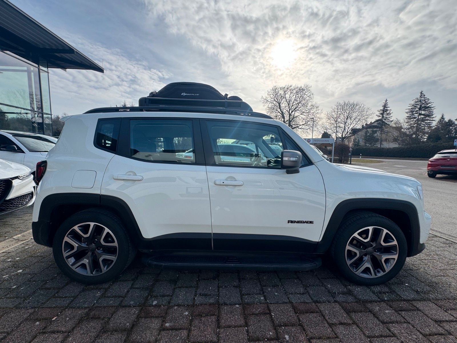 Fahrzeugabbildung Jeep Renegade Limited 120 PS Navi LED AHK Dachträger