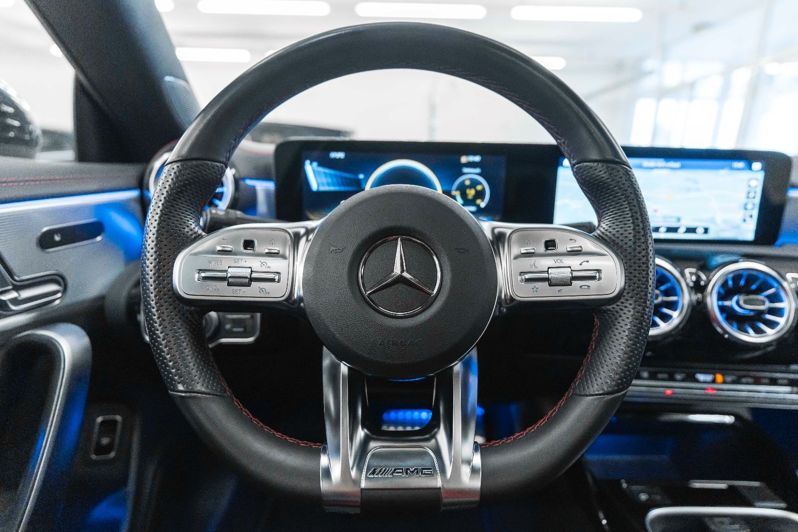 Fahrzeugabbildung Mercedes-Benz CLA 45 AMG 4MATIC 360° LED ALC AMBIENTE SZH NAV