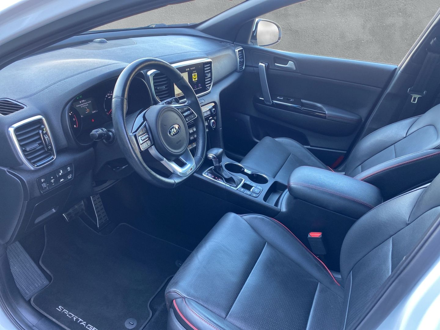 Fahrzeugabbildung Kia Sportage GT-Line 4WD 1.6 T-GDI *GLASDACH* *LEDER