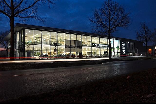 showroom-image-top