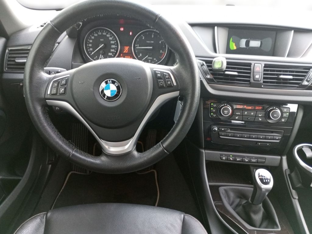 Fahrzeugabbildung BMW X1 xDRIVE 18D Panoramadach