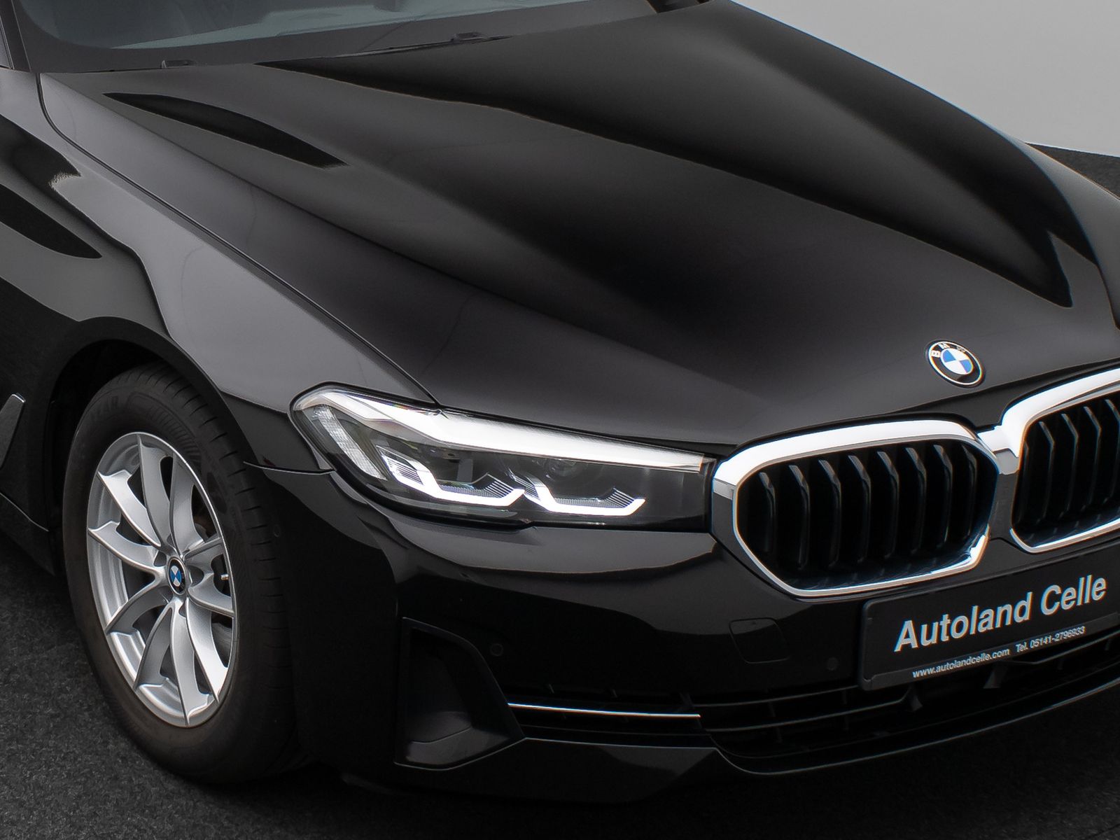 Fahrzeugabbildung BMW 520d xD Kamera HUD DAB 4xKlima Sport Leder Alarm