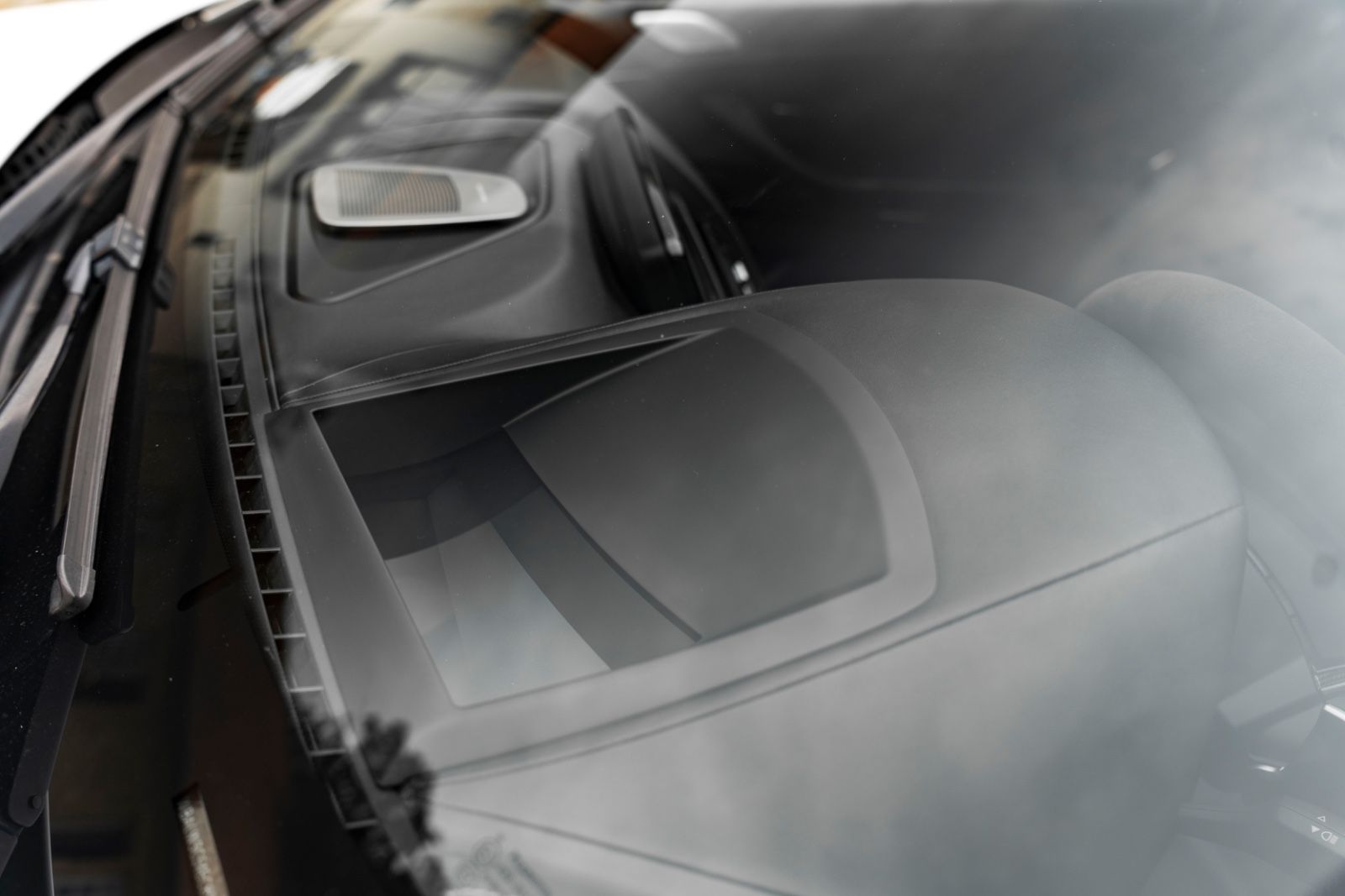 Fahrzeugabbildung BMW 640I M-SPORT B&O HUD KAM NAV ALC CARBON