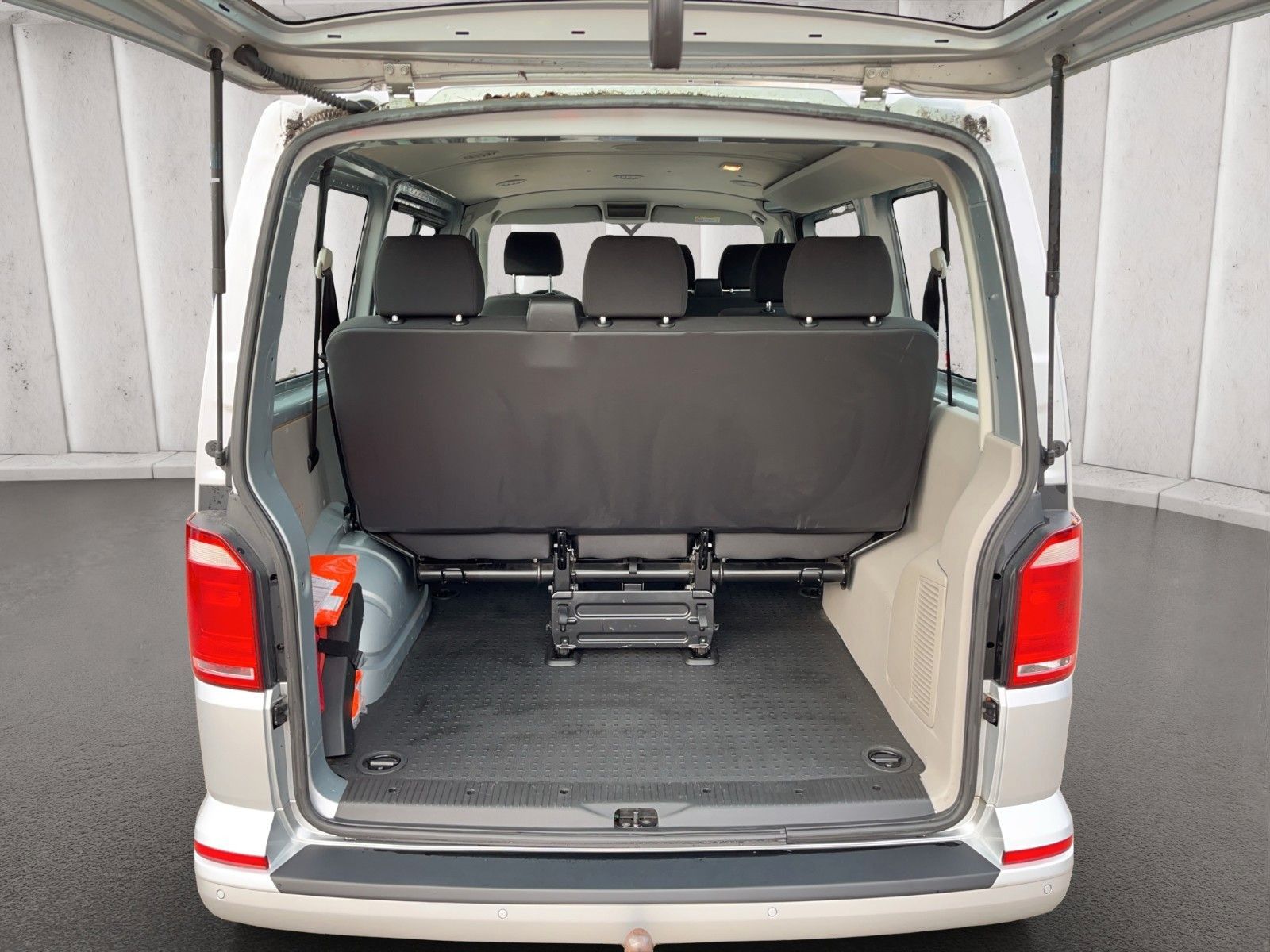 Fahrzeugabbildung Volkswagen T6 Kombi T6 2.0l DSG*9-Sitzer*Standheizung*PDC*A