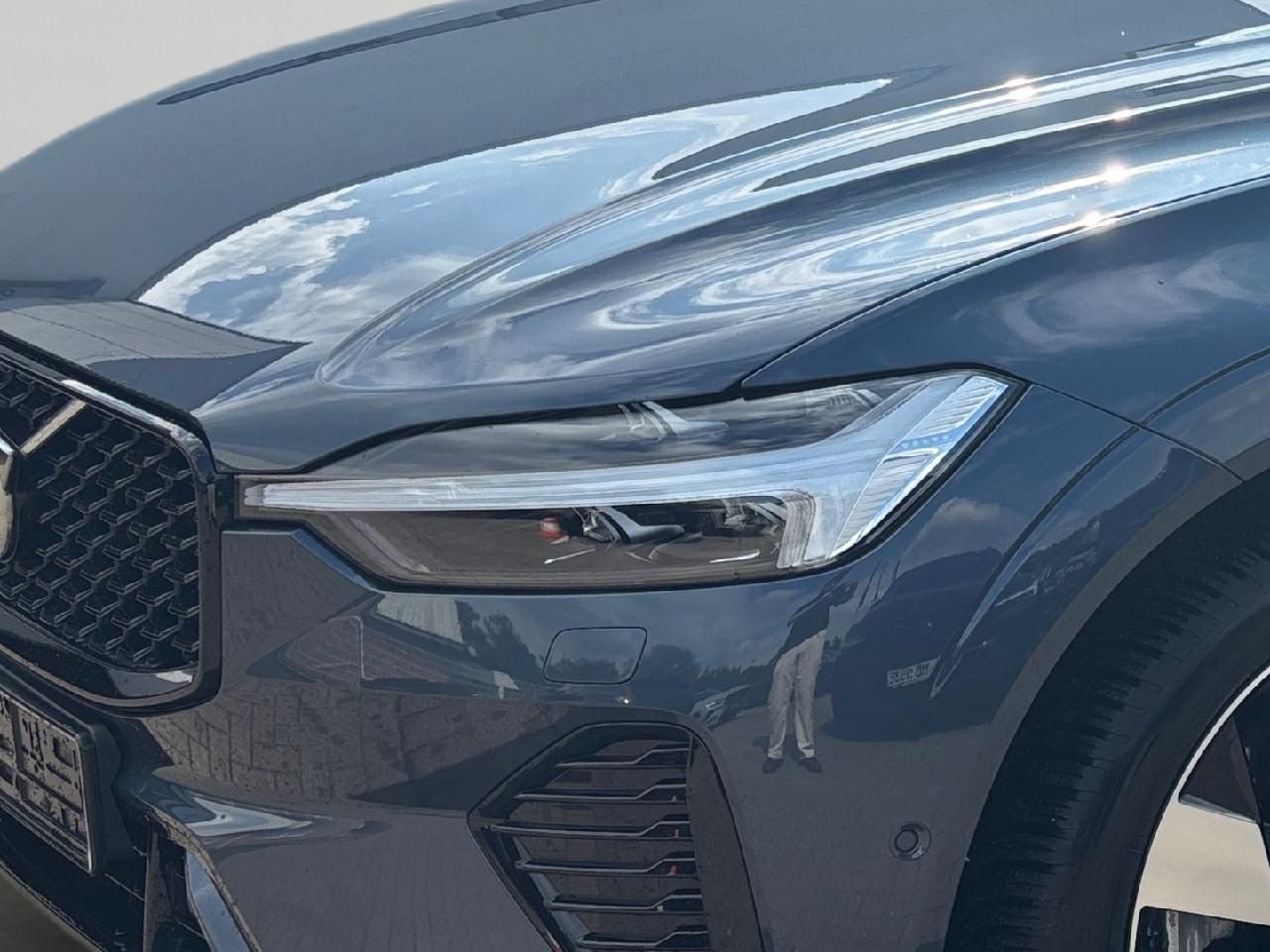 Fahrzeugabbildung Volvo XC60 T6 AWD Plug-In Hybrid Plus Dark