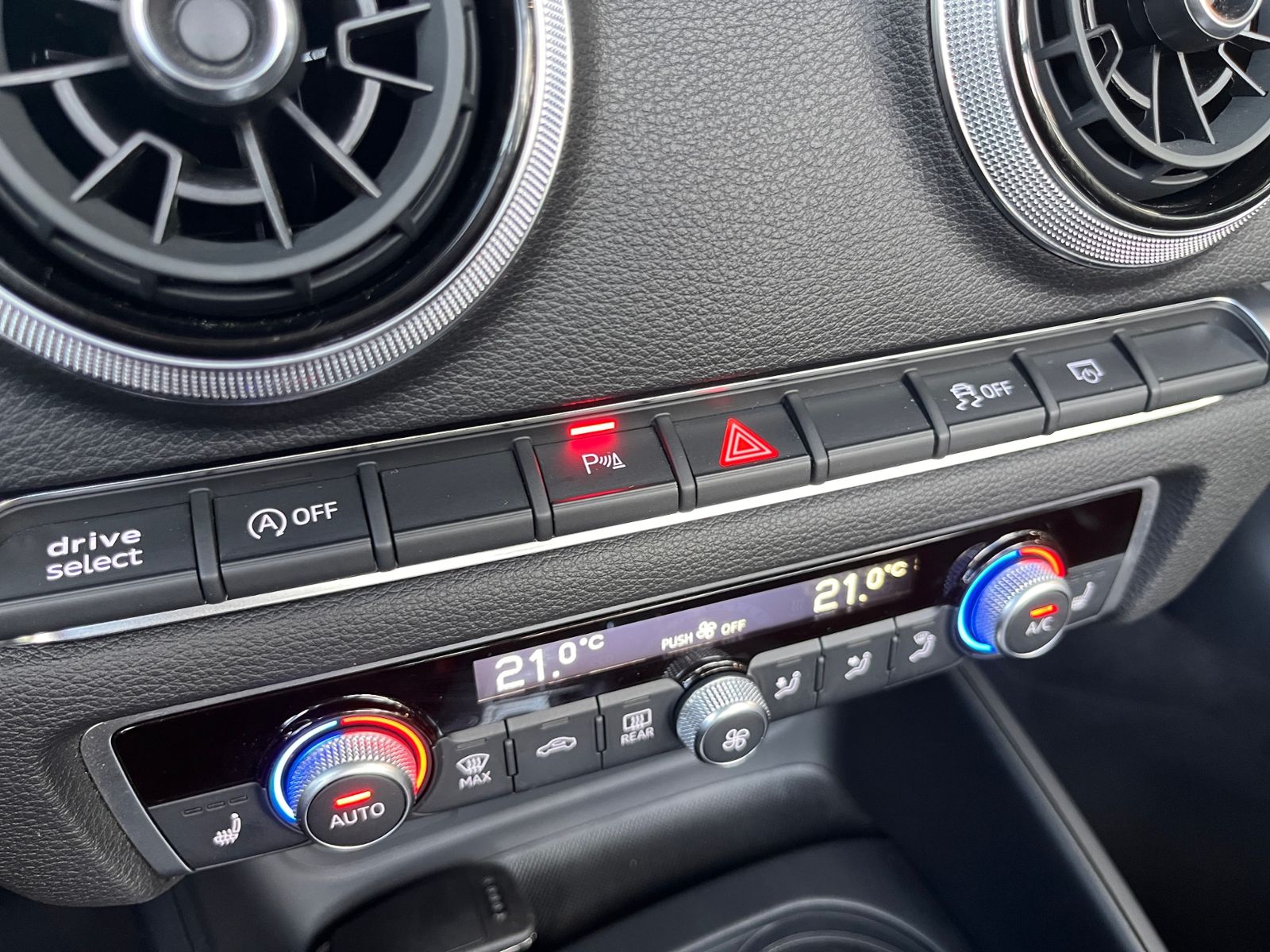Fahrzeugabbildung Audi A3 Cabriolet 35 TFSI sport XENON RFK NAVI