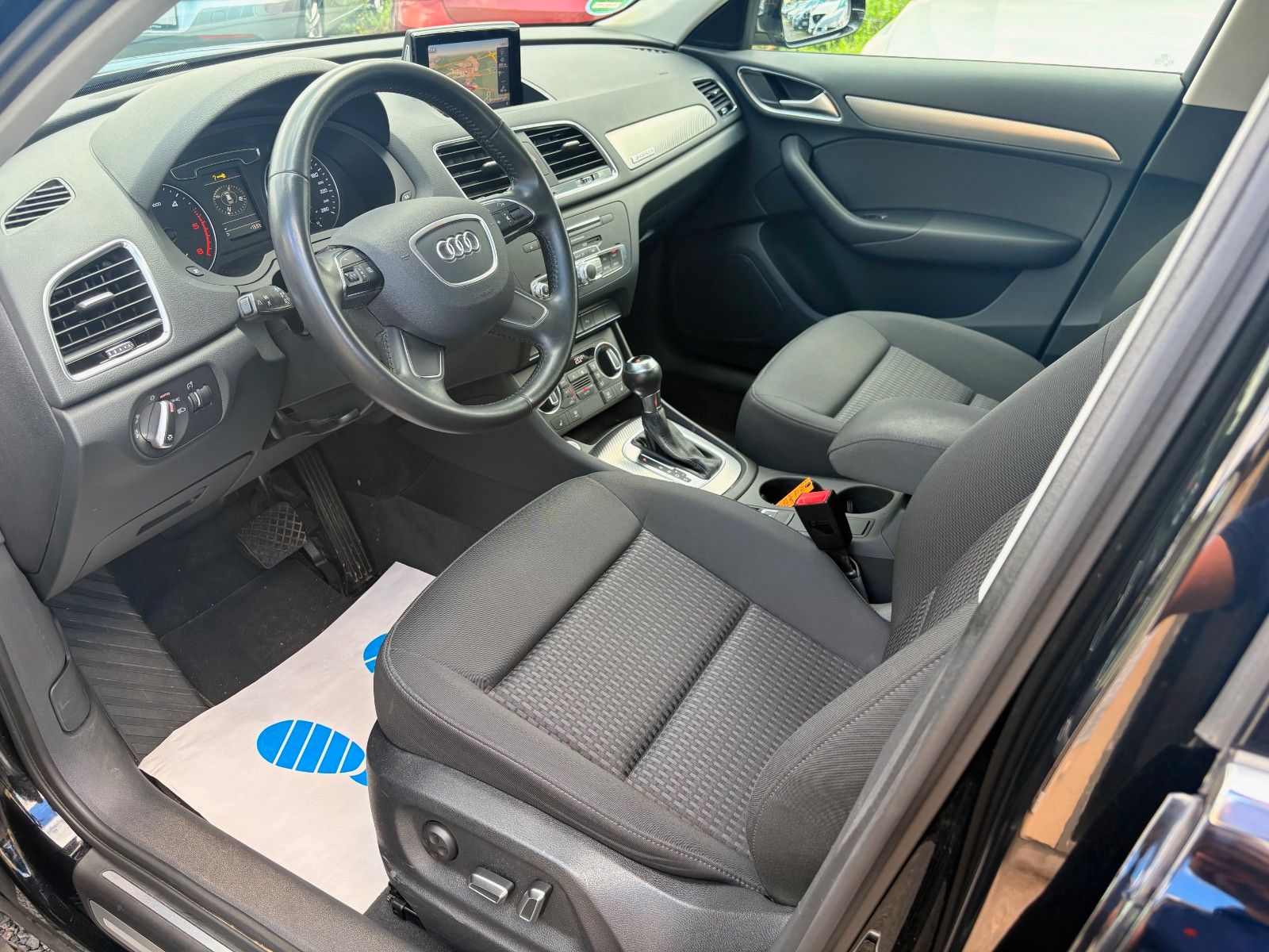 Fahrzeugabbildung Audi Q3 design quattro 2.0 TDI S-tronic Navi LED SHZ