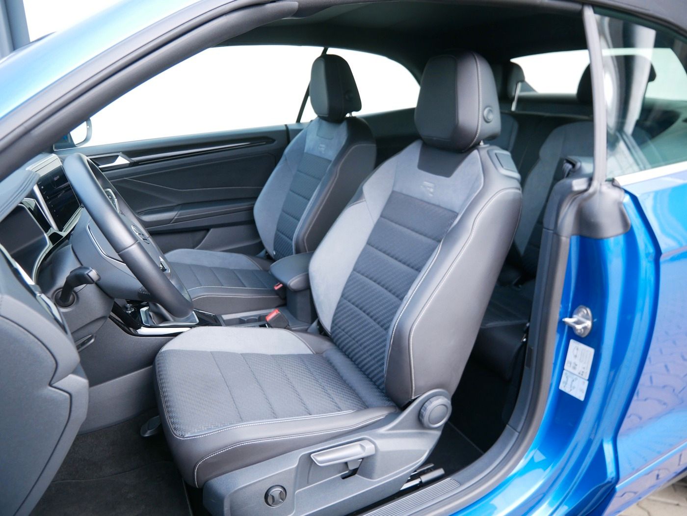 Fahrzeugabbildung Volkswagen T-Roc Cabriolet 1.5 R-Line NEU54T AHK Standheiz