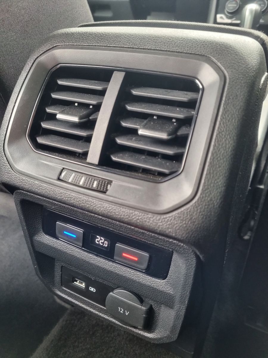 Fahrzeugabbildung Volkswagen Tiguan Comfortl. R Line 2.0 TDI DSG NAVI LED