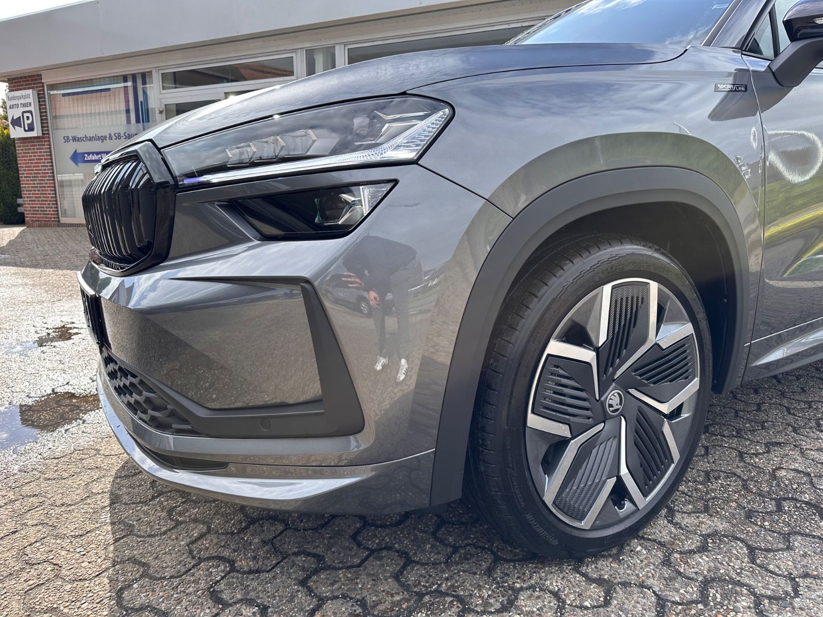 Fahrzeugabbildung SKODA Kodiaq 2.0 TDI 4x4 Sportline Matrix/AHK/Pano/7