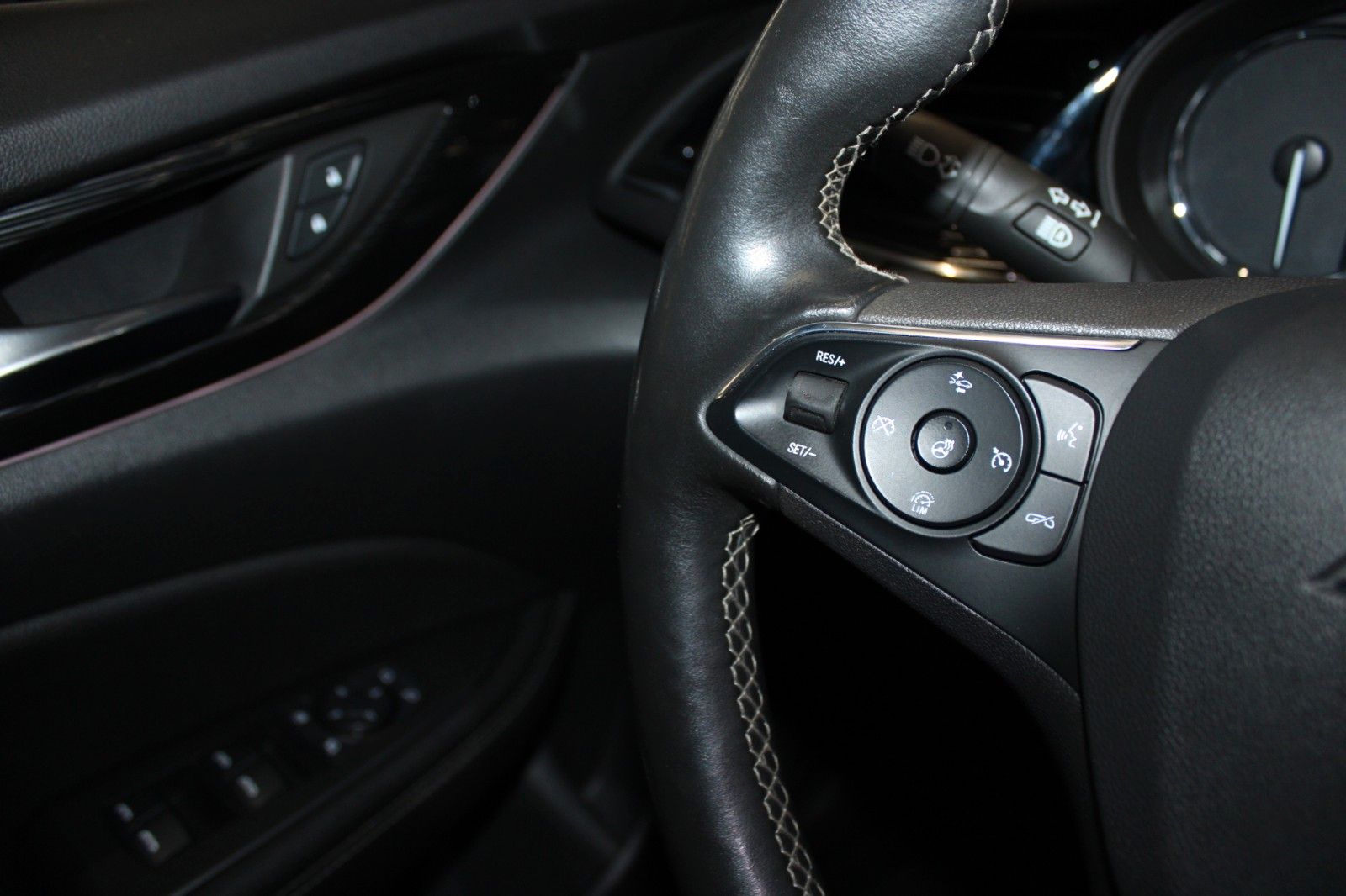 Fahrzeugabbildung Opel Insignia B ST Aut. Business Innov. Leder AHK uvm