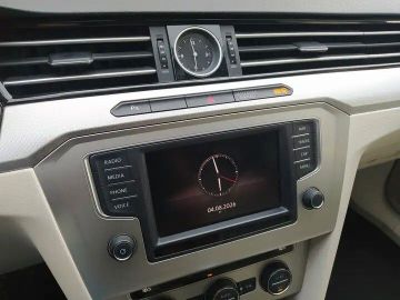 Volkswagen Passat - 11