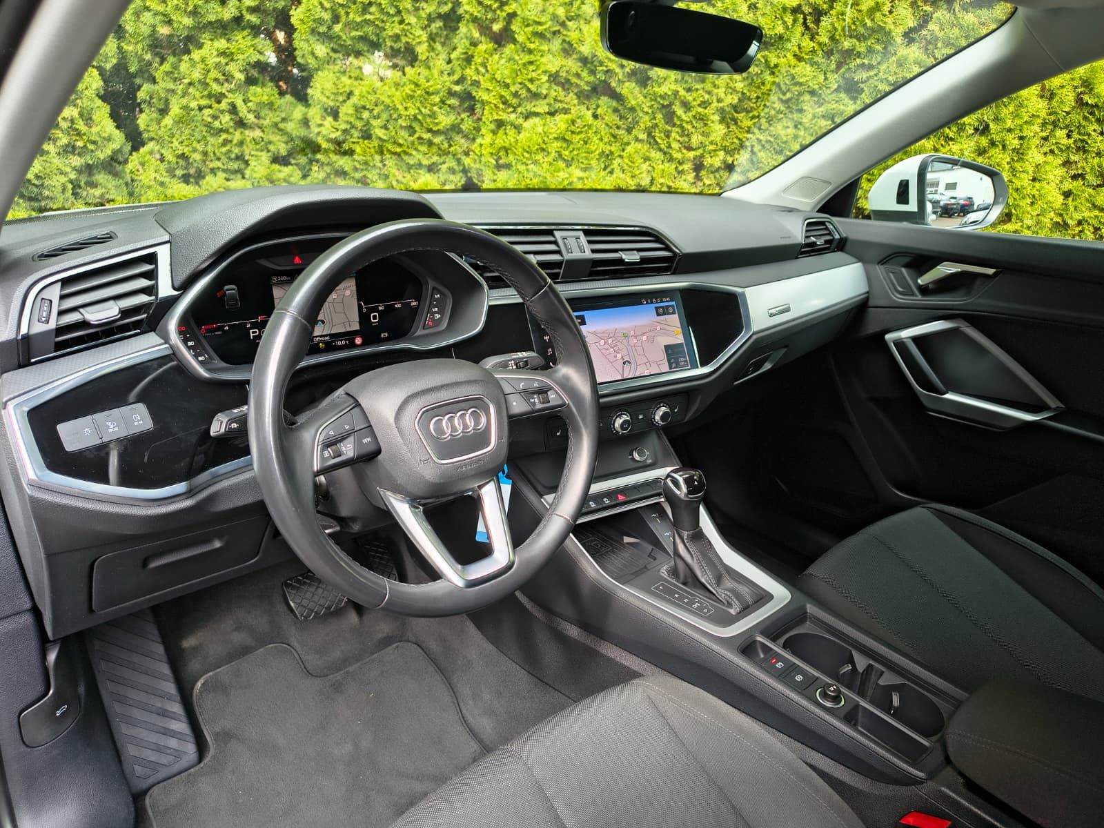 Fahrzeugabbildung Audi Q3 Sportback 35 TDI S-tronic LED+MMI+AHK+SHZ+DSP