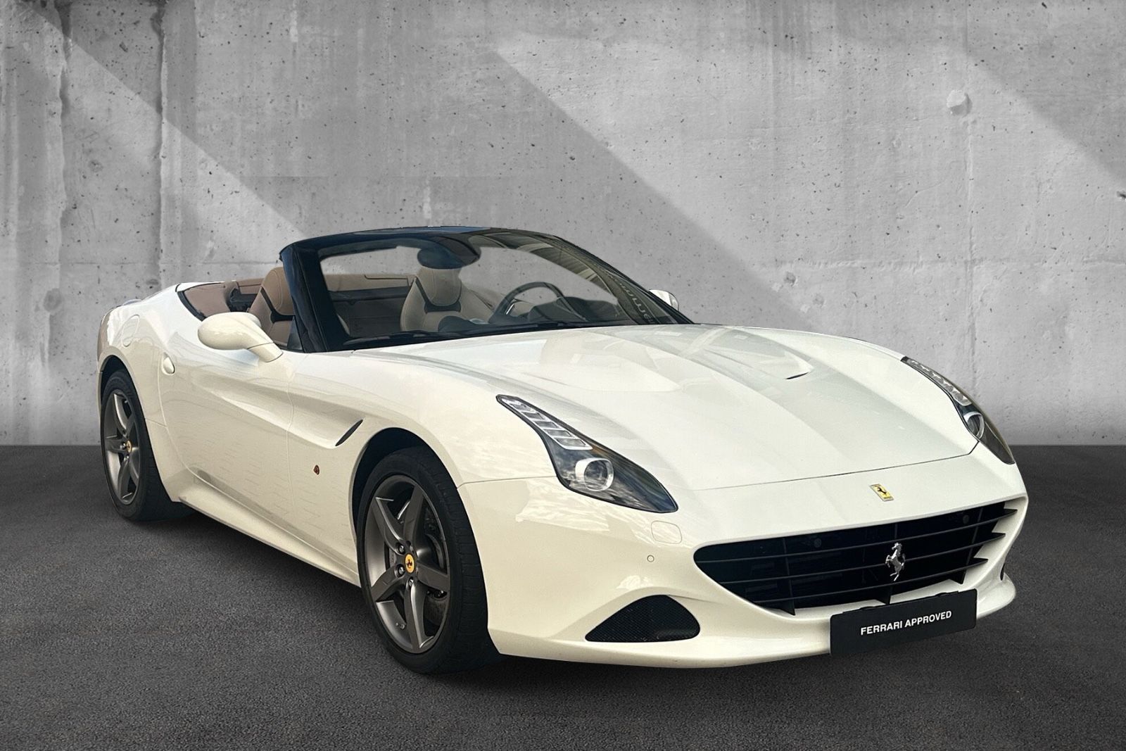 Fahrzeugabbildung Ferrari California T*BiColor*Dt Auto*Diamond Stitching