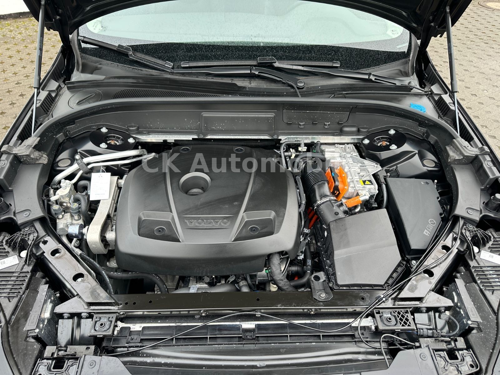 Fahrzeugabbildung Volvo XC60 T6 AWD Recharge Plus Dark/Pano/BLIS/AHK