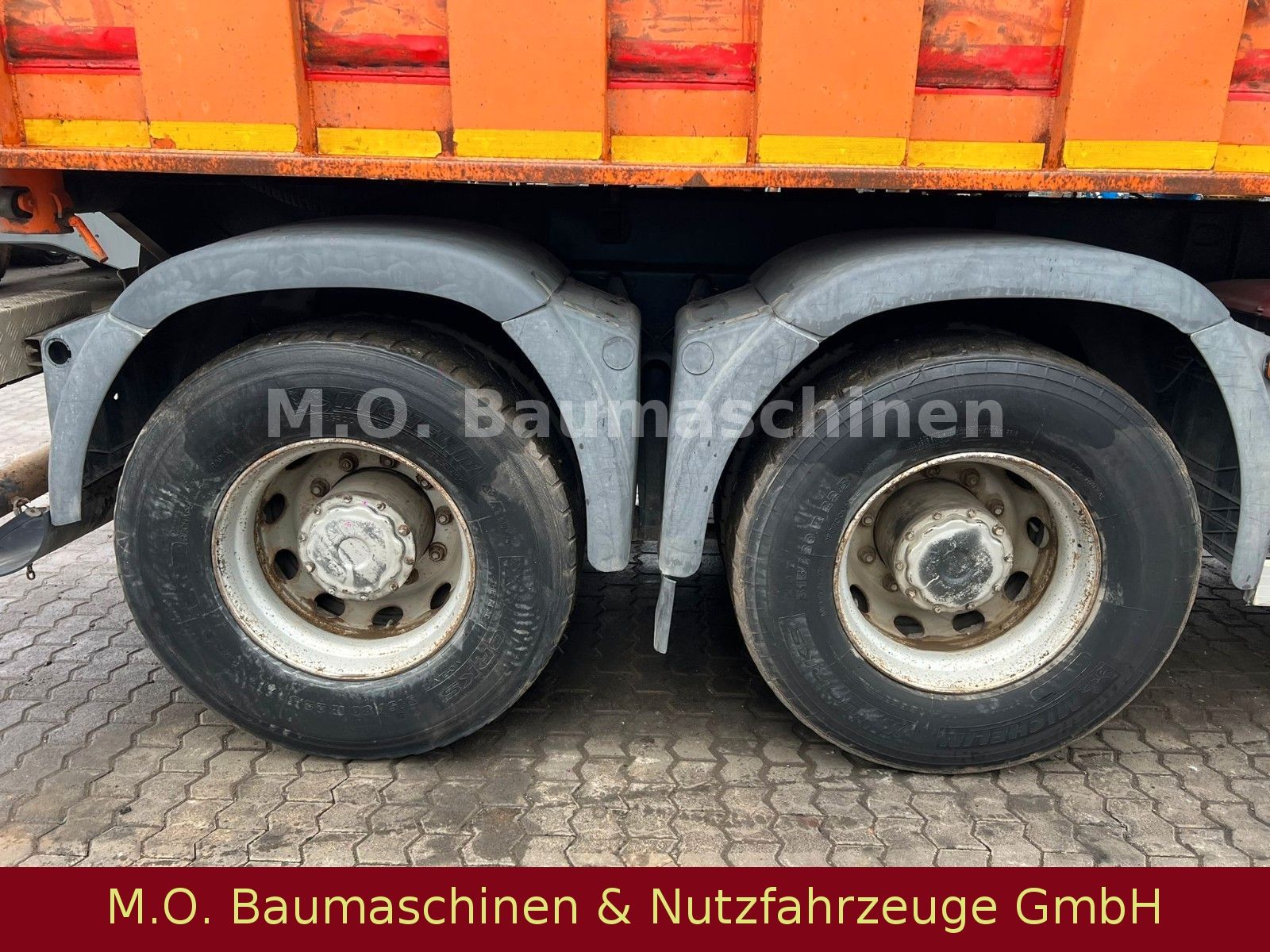 Fahrzeugabbildung MAN TGS 26.440 / 6x6 /3-Seitenkipper / Plane / AC /