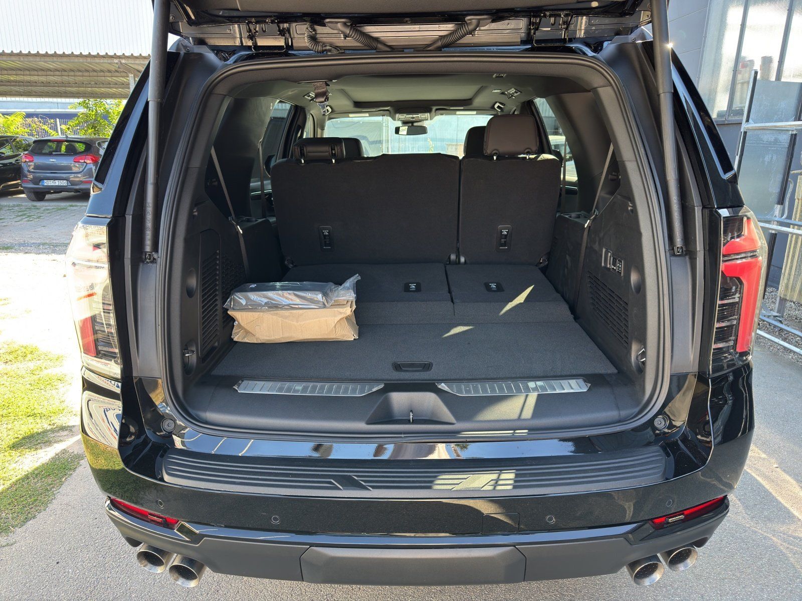 Fahrzeugabbildung Chevrolet Tahoe RST 6.2 MY26 24"/LUFTFAHRWERK/8-SITZER/AHK