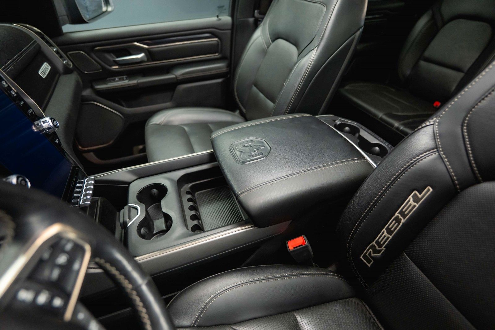 Fahrzeugabbildung Dodge RAM 5.7 V8 HEMI 4x4 REBEL AXLE LOCK LPG Pano ACC