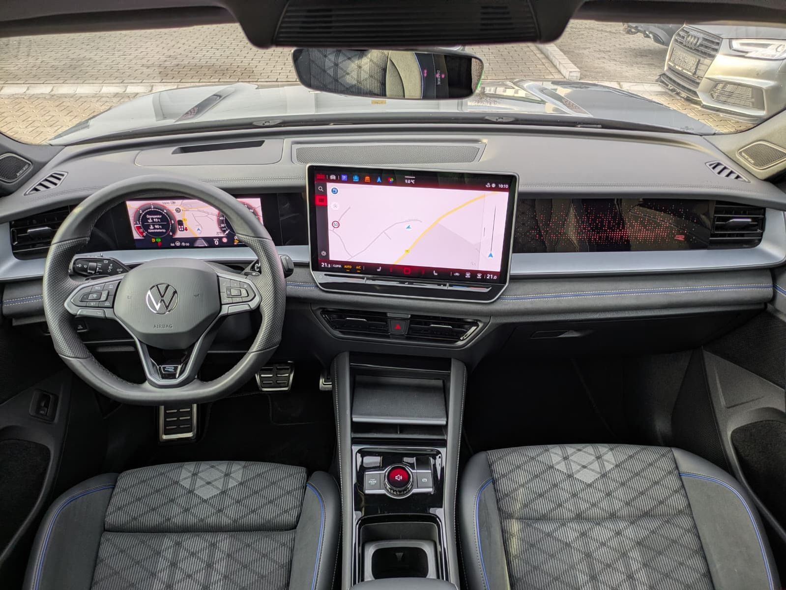 Fahrzeugabbildung Volkswagen Tayron 2.0 TDI 4M R-Line BLACK*7Si*MATRIX*PANO