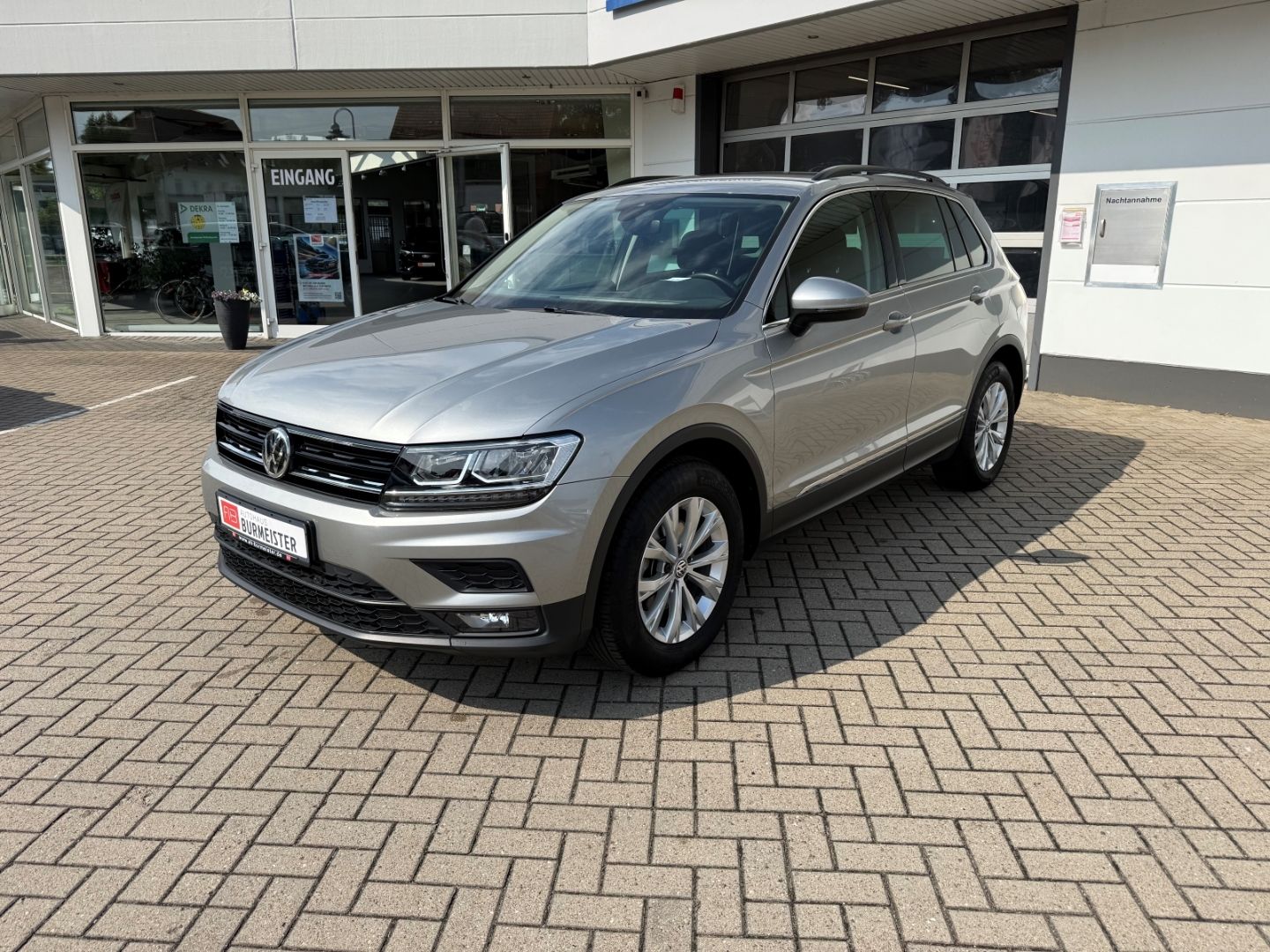 Fahrzeugabbildung Volkswagen Tiguan Comfortline ACC Navi LED PDC RFK WiPa Sic