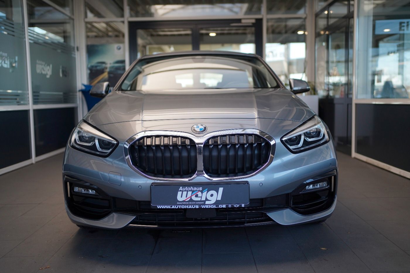 Fahrzeugabbildung BMW 120i Sport Line +PDC+Lenkradheiz.+LED+Sportsitze