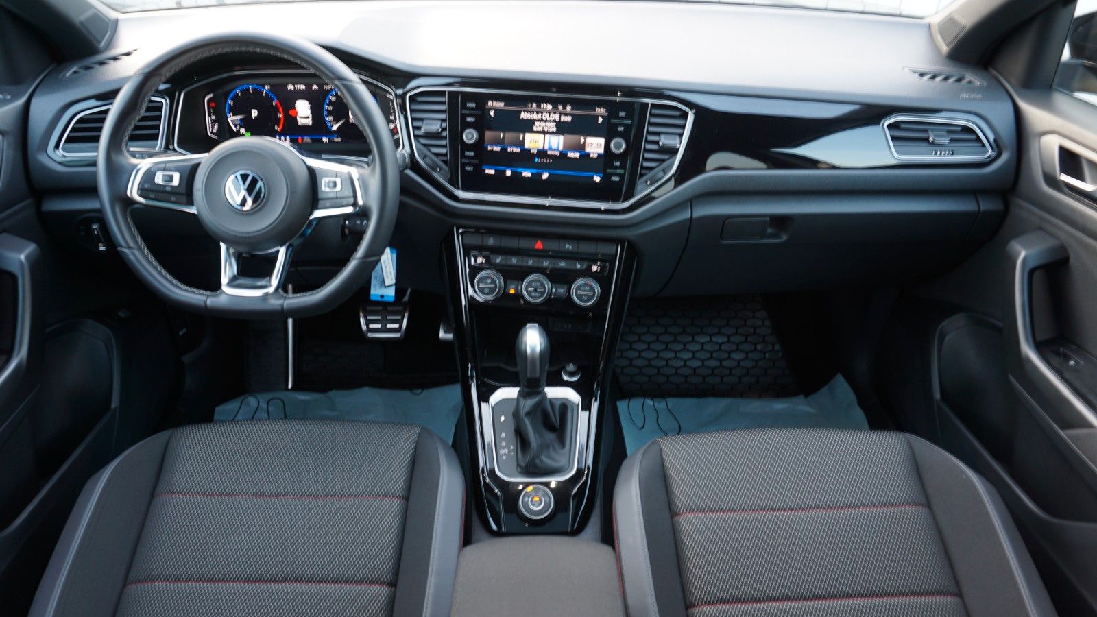 Fahrzeugabbildung Volkswagen T-Roc Sport 4Motion, Kamera, Navi, Pano, Black