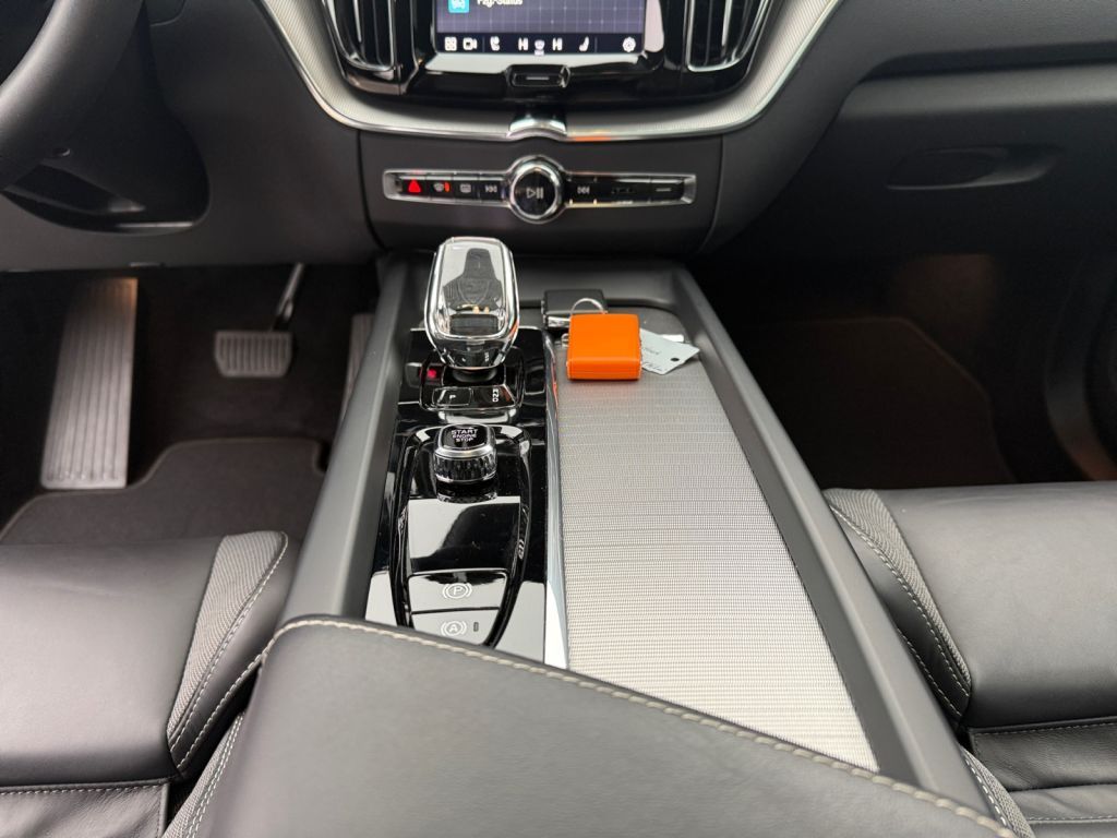 VOLVO XC60 B5 D AWD Ultimate Bright,B&W,AHK.STH Polest VOLVO XC60 B5 D AWD Ultimate Bright,B&W,AHK.STH Polest