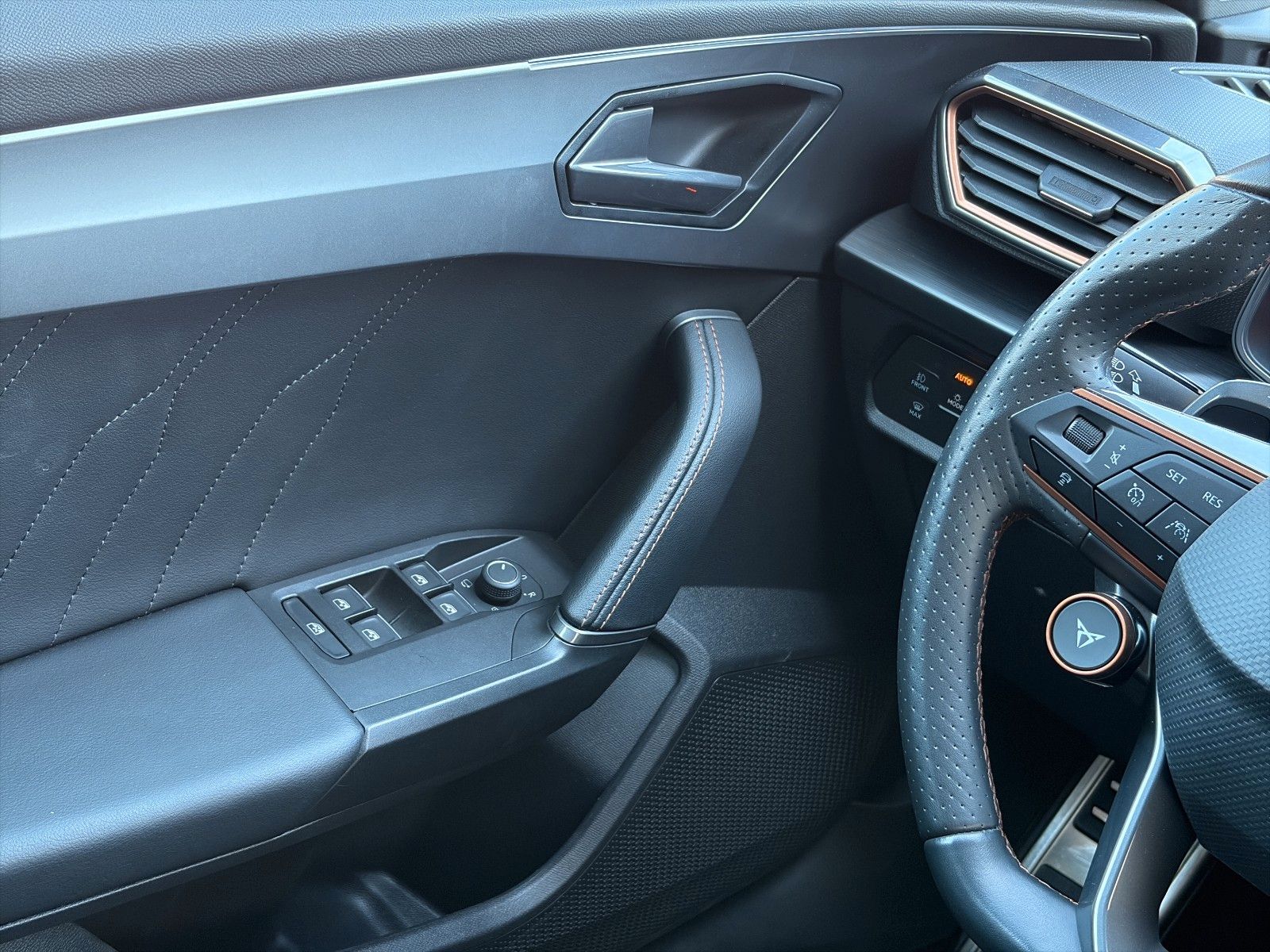Fahrzeugabbildung CUPRA Leon VZ 4Drive*Navi*Kamera*SHZ*BeatsAudio**