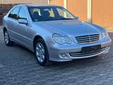 Mercedes-Benz C 180 KOMPRESSOR ELEGANCE Facelift  - Mercedes-Benz C 180 aus 2004: Kompressor