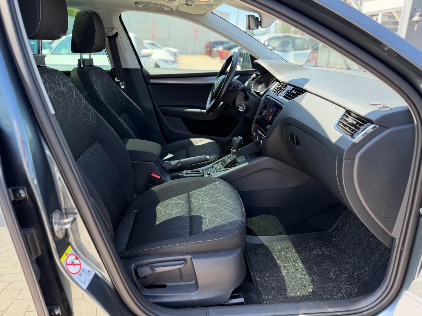 Skoda Octavia Combi 1.5  STNDHEIZ*PANO*AHK*LED*ACC*KAM