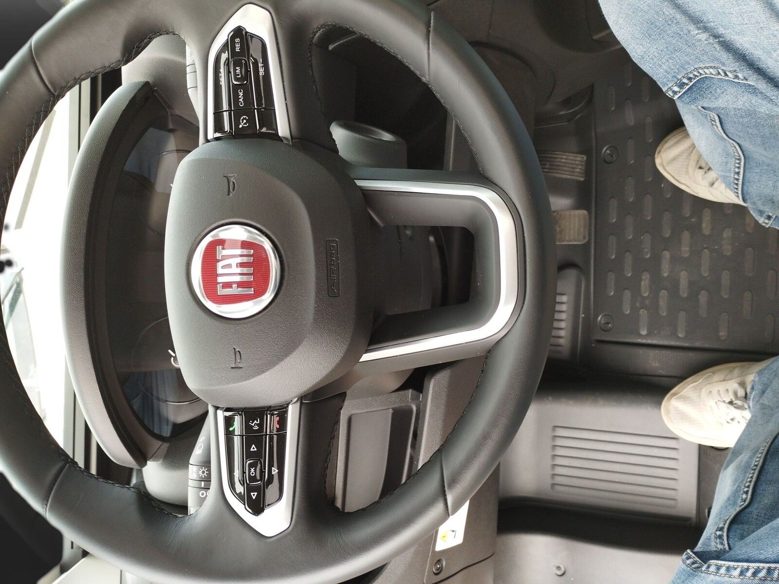 Fahrzeugabbildung Karmann Dexter DE 600 Captain-Chair-Sitze, Automatik