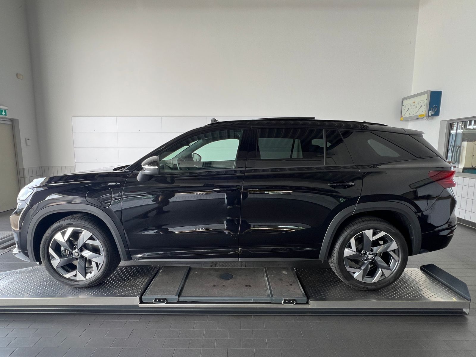 Fahrzeugabbildung SKODA Kodiaq Sportline 1.5 TSI IV DSG *LED, Navi, AHK,
