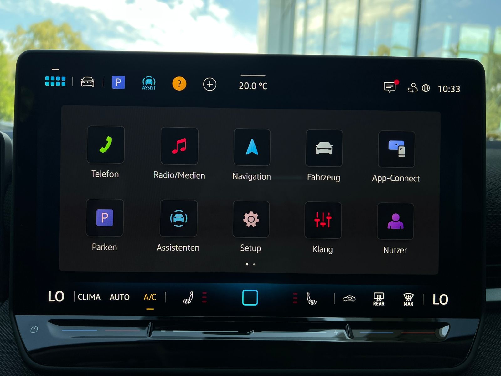 Fahrzeugabbildung Volkswagen T-Roc  Life 1.5 eTSI DSG *AHK, Ganzjahresreifen,