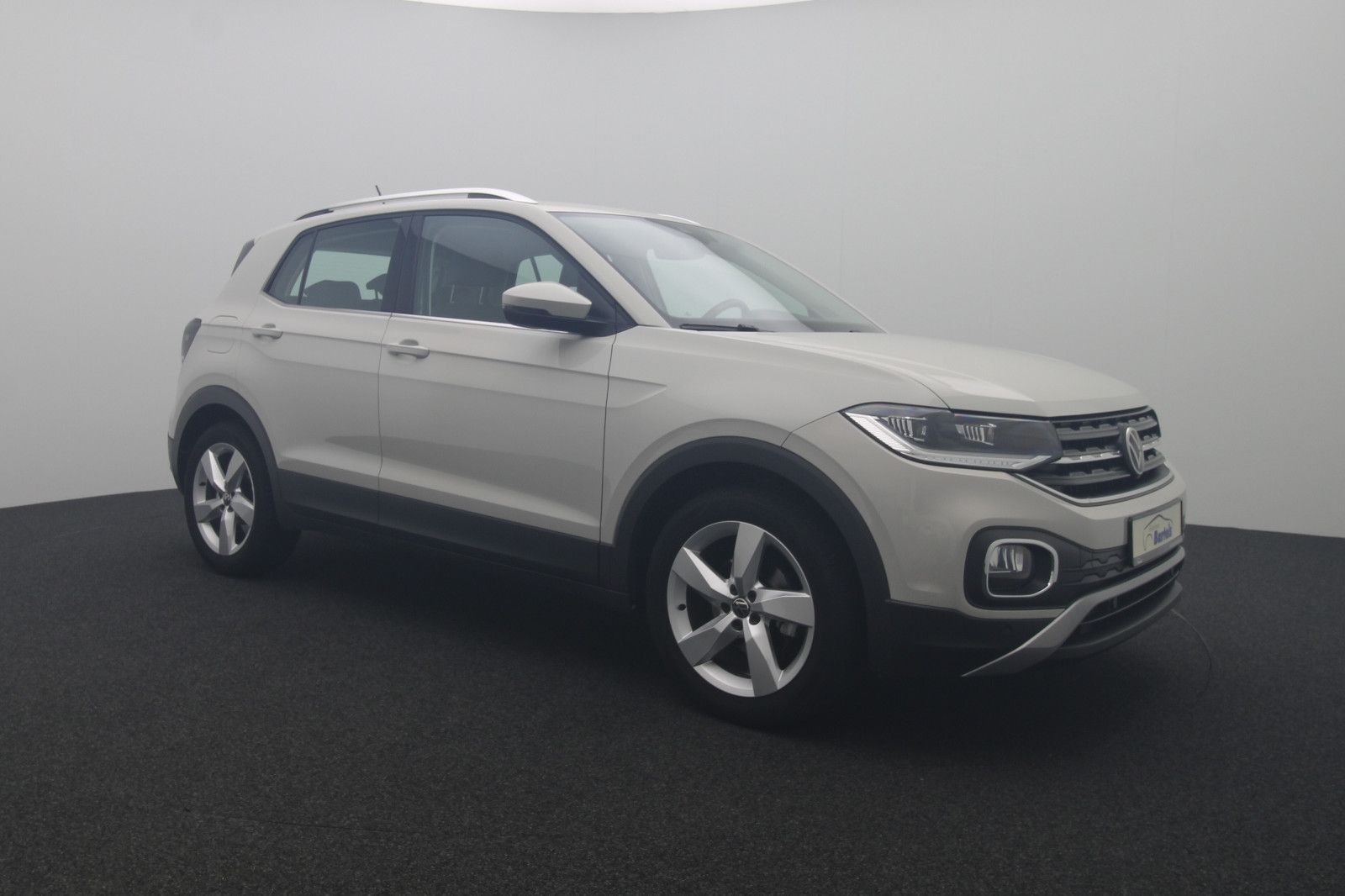 Fahrzeugabbildung Volkswagen T-Cross Navi LED AppleCar Einparkhilfe v+h