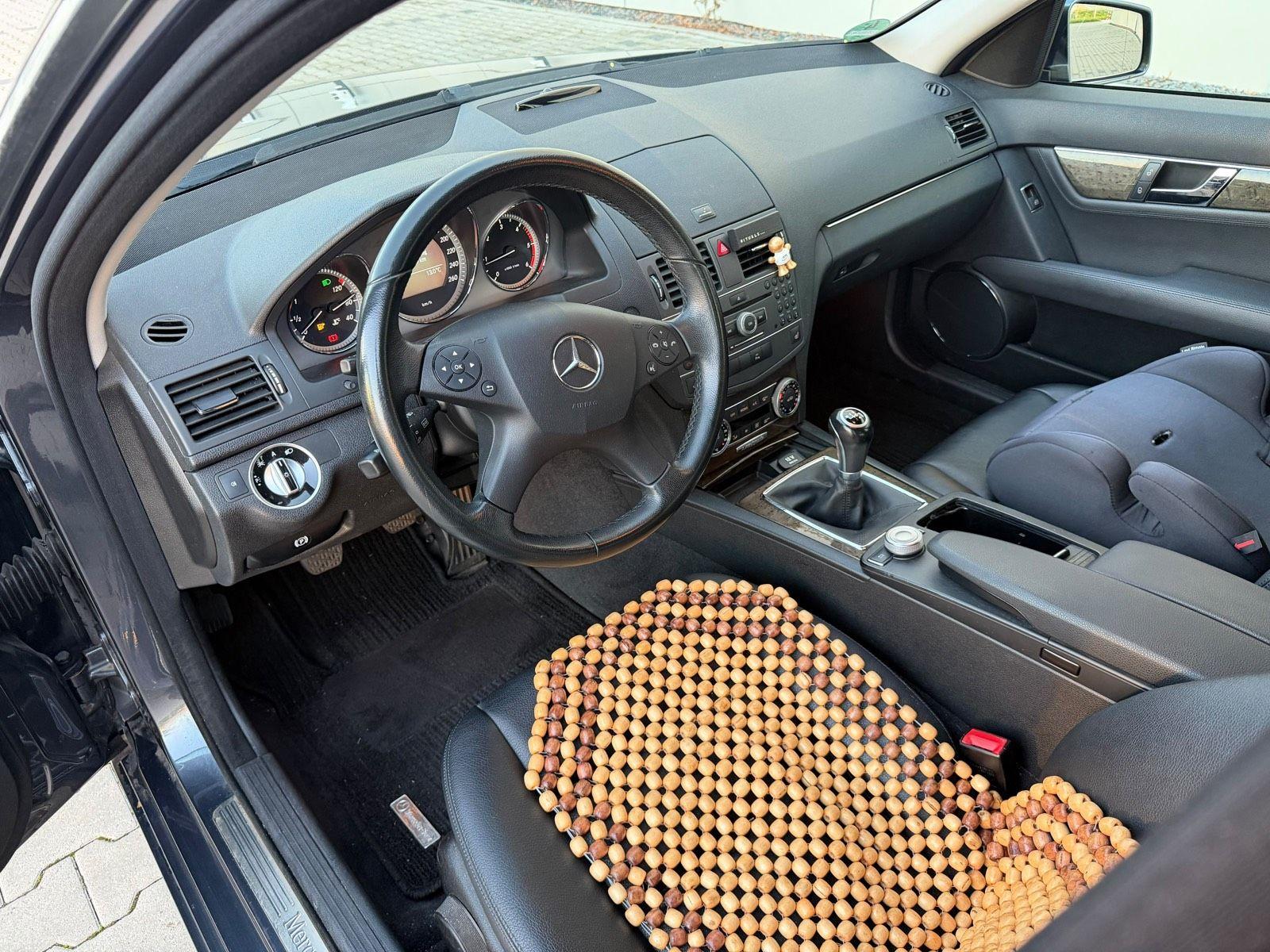 Mercedes-Benz C200 2010 — photo 8