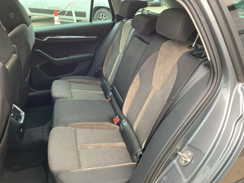 Fahrzeugabbildung SKODA Octavia Combi 2.0 TDI DSG 4x4 Scout