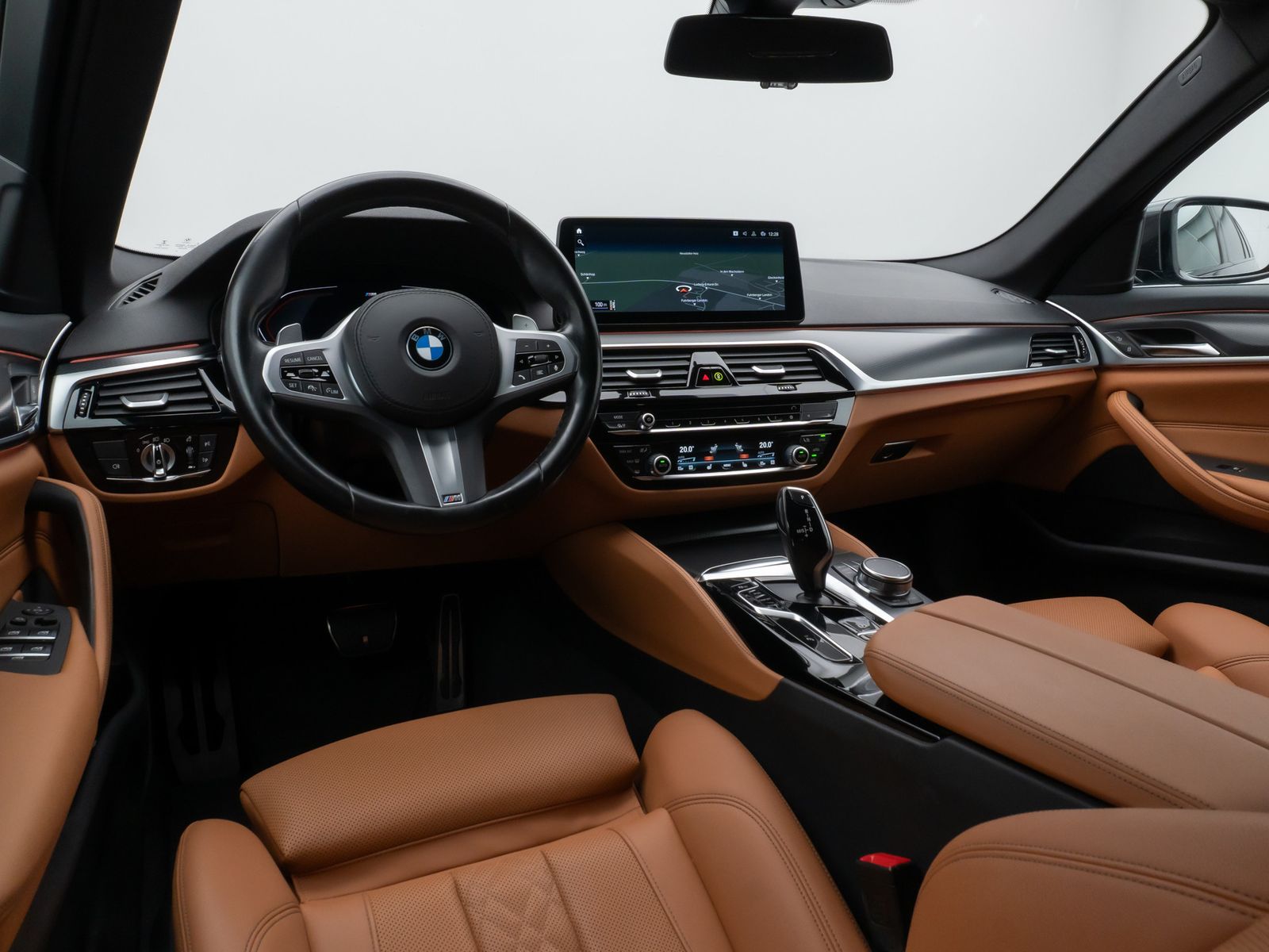 Fahrzeugabbildung BMW 520d xD M Sport Kamera HUD DAB Stop&Go Alarm AHK