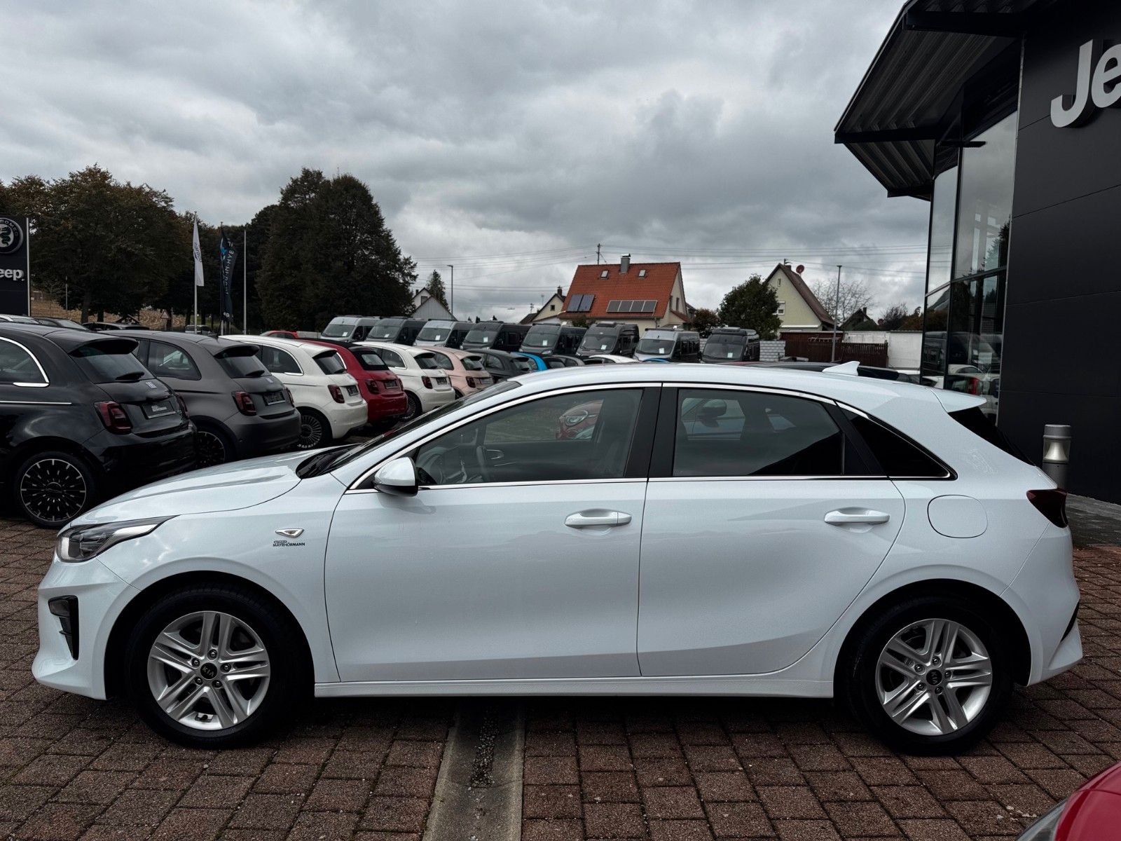 Fahrzeugabbildung Kia CEED 1.5T VIS KOMF NAV KAMERA SITZHEIZUNG 160PS