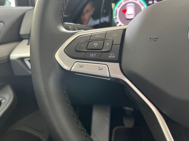 Fahrzeugabbildung Volkswagen Golf 1.5 TSI LIFE NAVI STANDHZG GJR