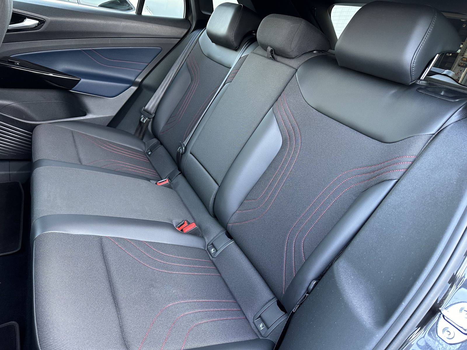 Fahrzeugabbildung Volkswagen ID.4 4M GTX Sport NAV+MATRIX+ACC+KAM+VC+21ZO+1HD