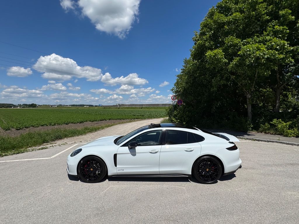 Image of Porsche Panamera