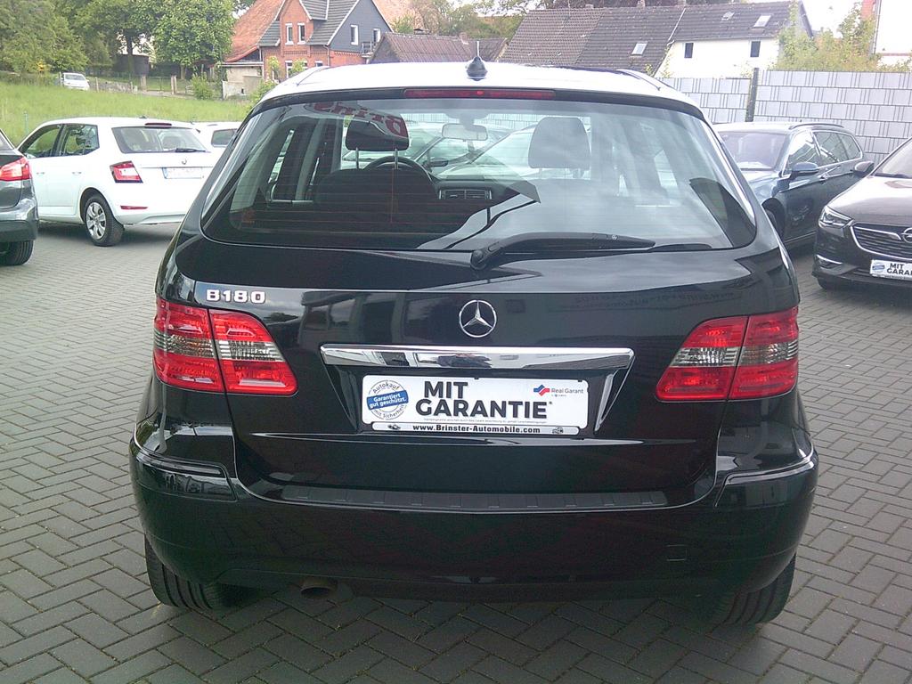 Mercedes-Benz B 180