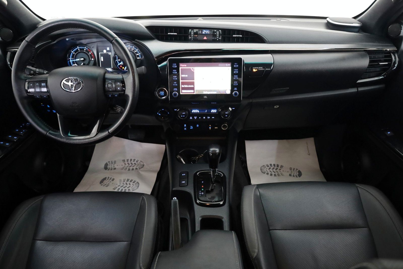 Fahrzeugabbildung Toyota Hilux 2.8 D-4D Invincible,AWD,Leder,ACC,Rollo