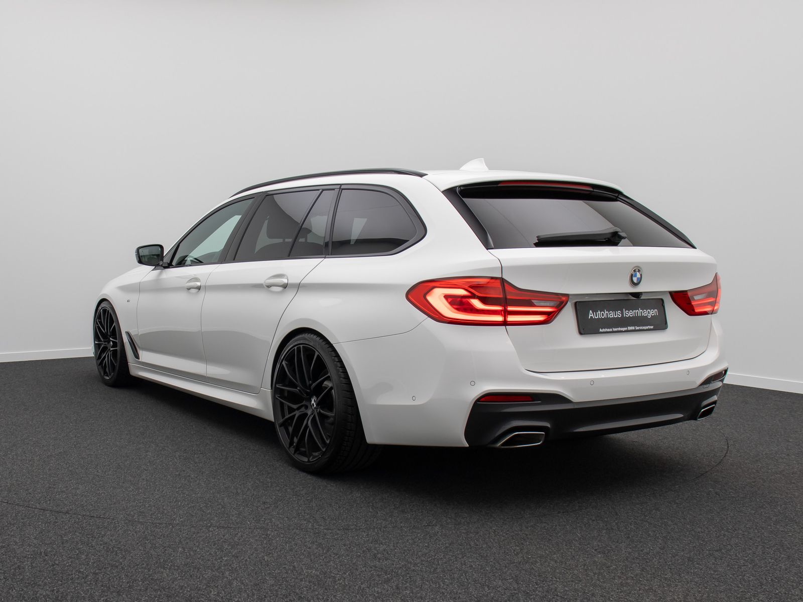 Fahrzeugabbildung BMW 520d M Sport HUD HiFi Panorama 20" Motorschaden!